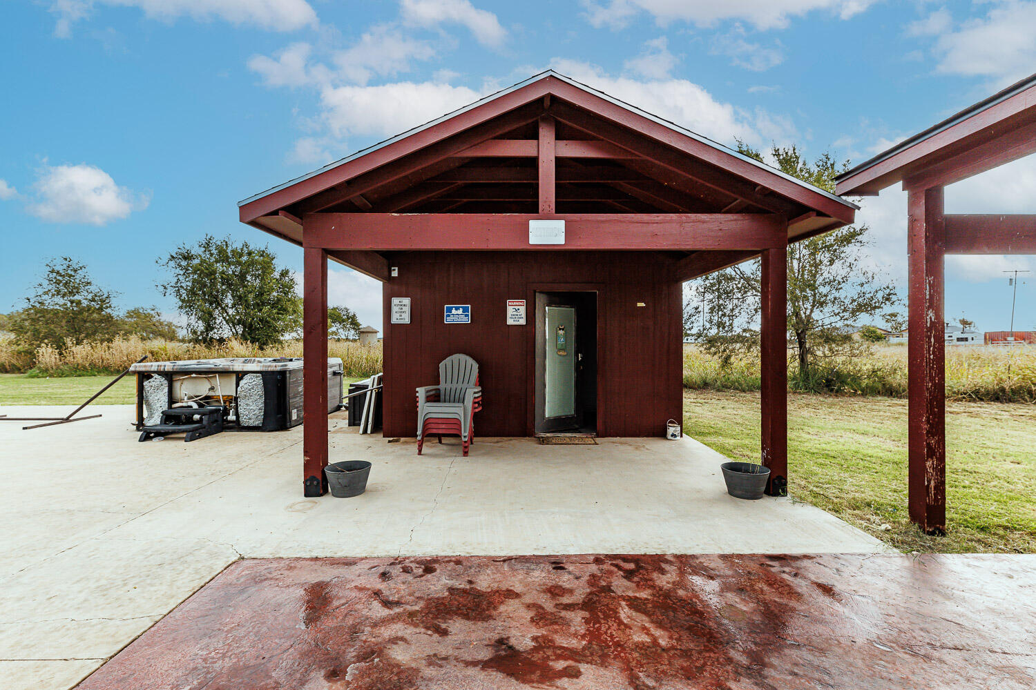 6523 East C R 6200 Lubbock, TX 79403 - Photo 75 of 86 a view of a lounge chairs in the patio