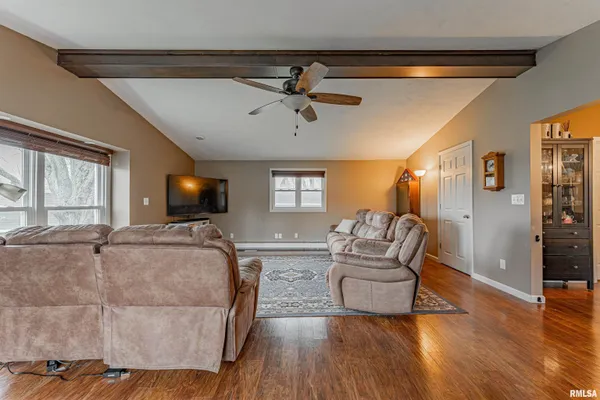 $255,000 | 308 Ward Drive, Elkhart, IL 62634