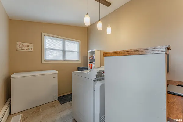 $255,000 | 308 Ward Drive, Elkhart, IL 62634