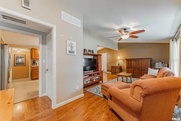 $255,000 | 308 Ward Drive, Elkhart, IL 62634
