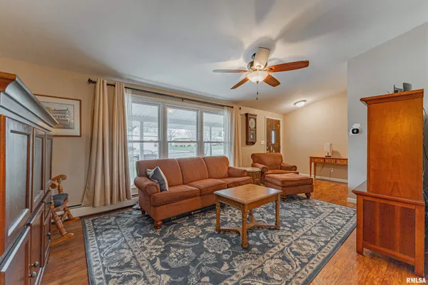 $255,000 | 308 Ward Drive, Elkhart, IL 62634