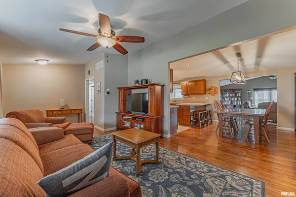 $255,000 | 308 Ward Drive, Elkhart, IL 62634
