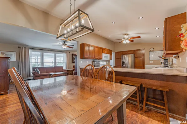 $255,000 | 308 Ward Drive, Elkhart, IL 62634
