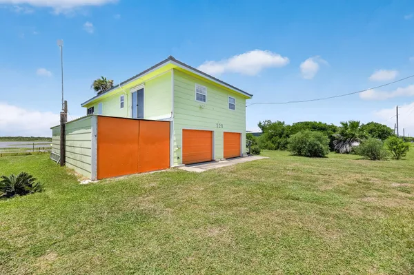 $375,000 | 228 Speckled Trout Loop, Palacios, TX 77465