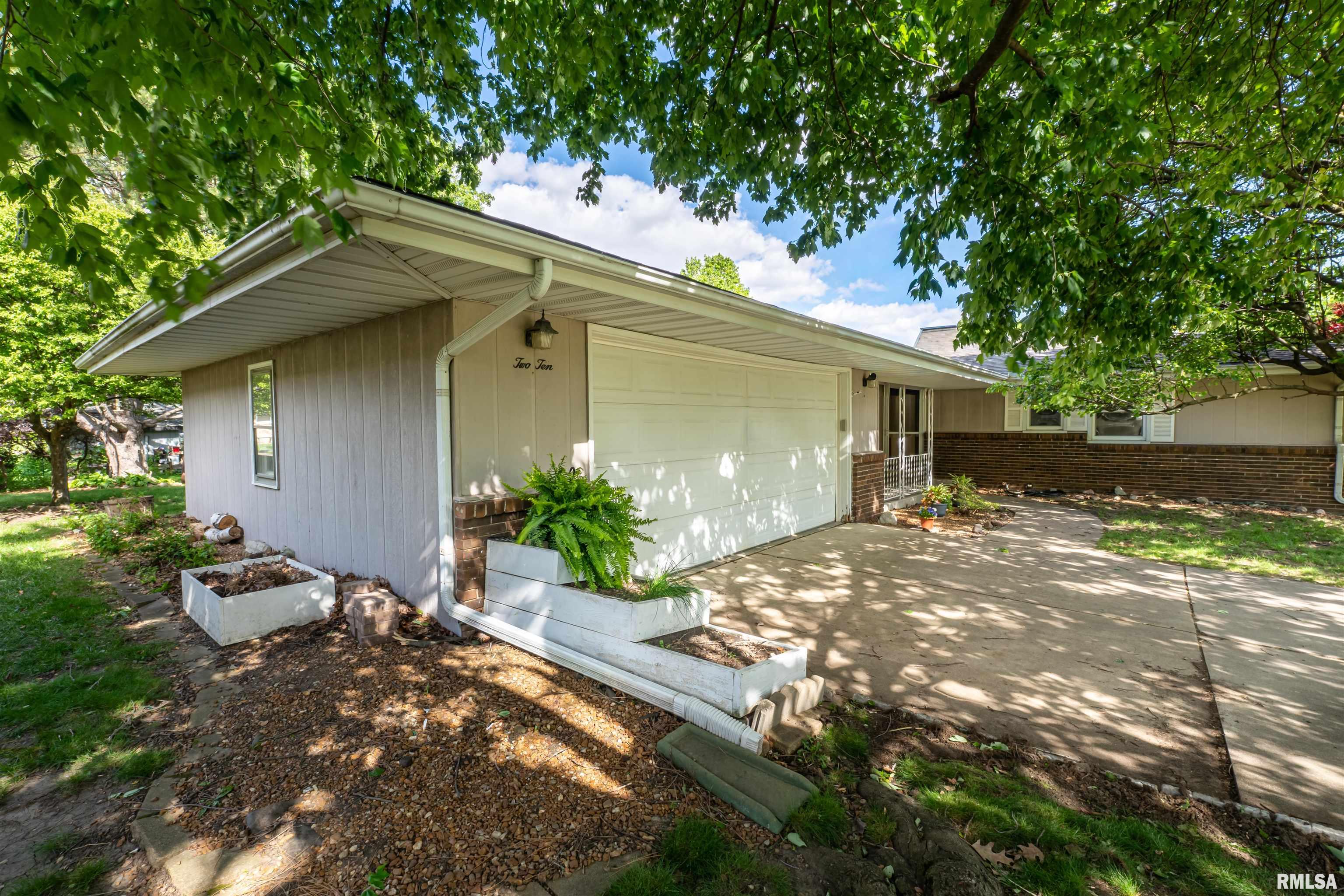 210 Riss Drive Normal, IL 61761 - Photo 4 of 39