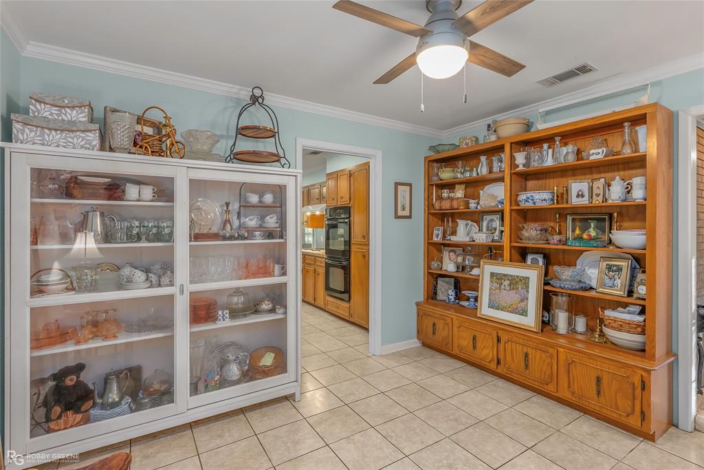 169 Fulbright Circle Minden, LA 71055 - Photo 21 of 38 a living room with fish tank and a bookshelf