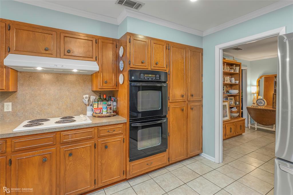 169 Fulbright Circle Minden, LA 71055 - Photo 24 of 38 a kitchen with stainless steel appliances granite countertop a refrigerator and cabinets