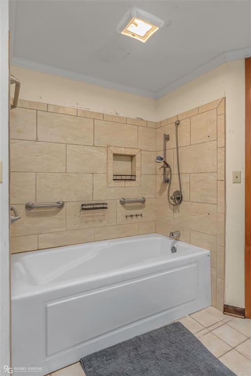 169 Fulbright Circle Minden, LA 71055 - Photo 29 of 38 a bathroom with a bathtub and shower