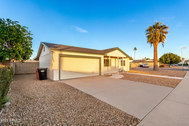 a view of an house with backyard and parking
