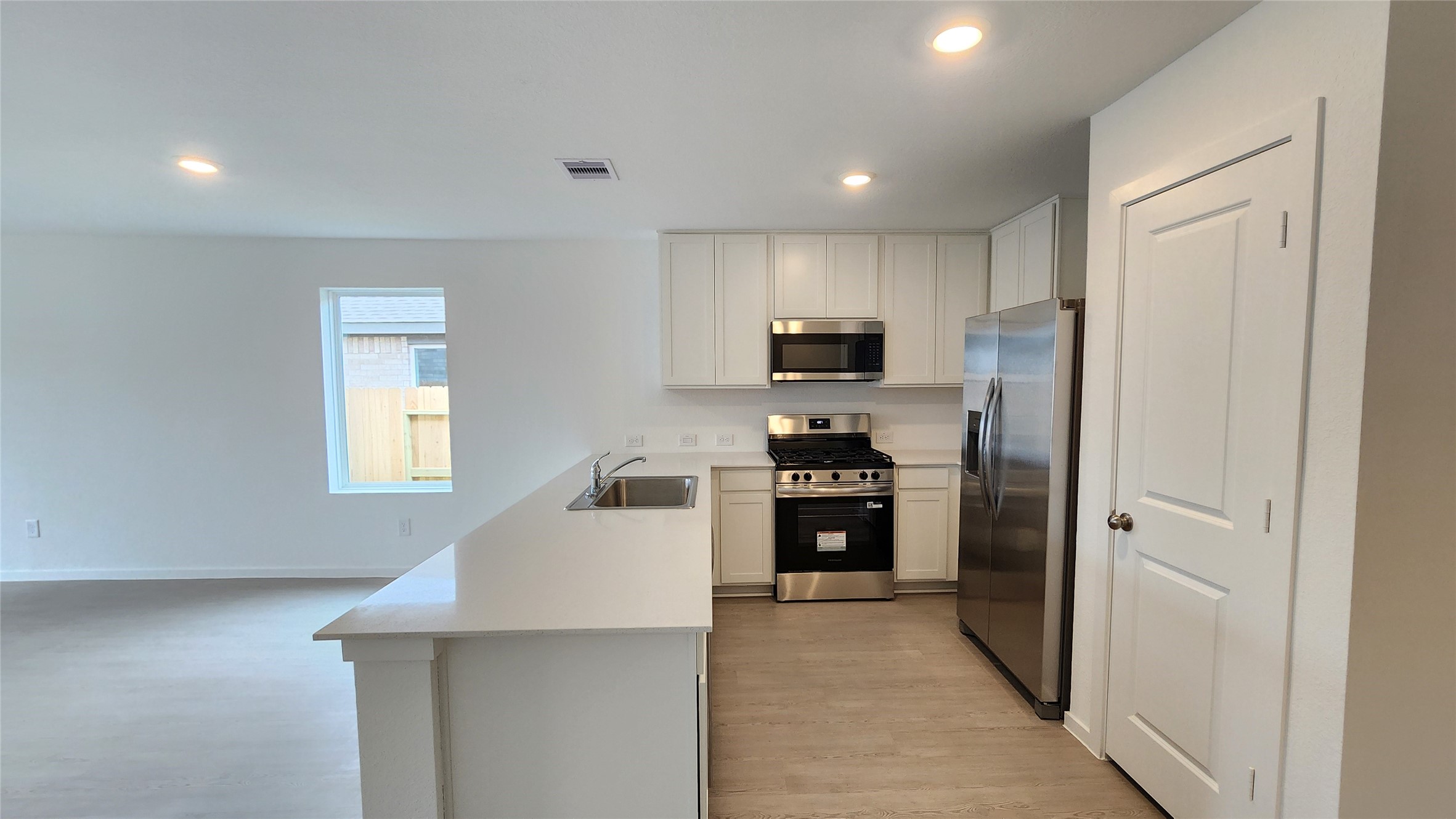 16202 Rustic Prairie Drive Hockley, TX 77447 - Photo 7 of 35 Kitchen