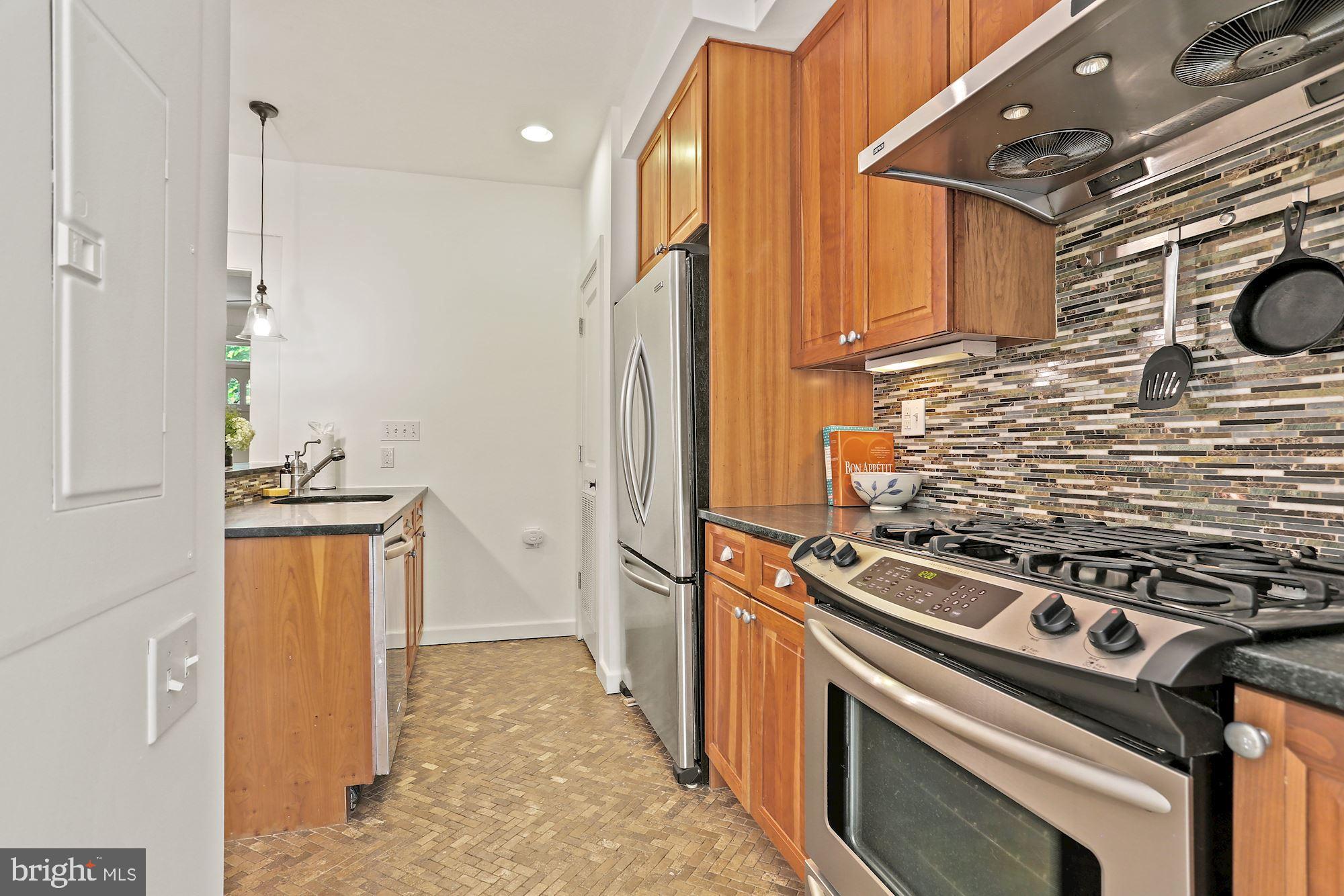 2037 37th Street Northwest Washington, DC 20007 - Photo 13 of 31 Gallery Image 13