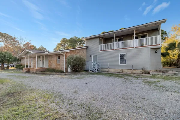 $3,100 | 300 Wildwood Street, Mary Esther, FL 32569