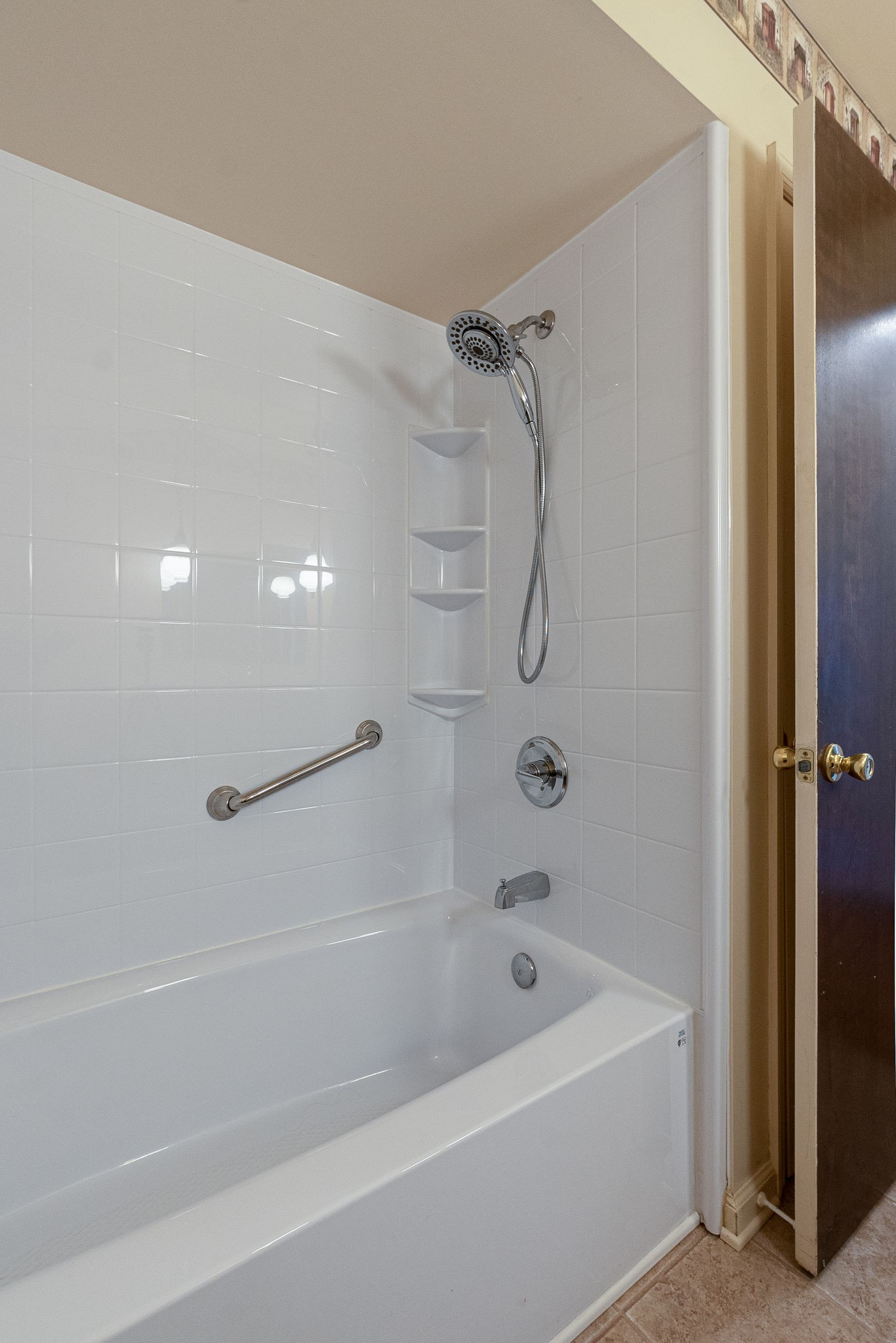 765 Lindsley Road Lebanon, TN 37090 - Photo 21 of 32 a bathroom with a bathtub