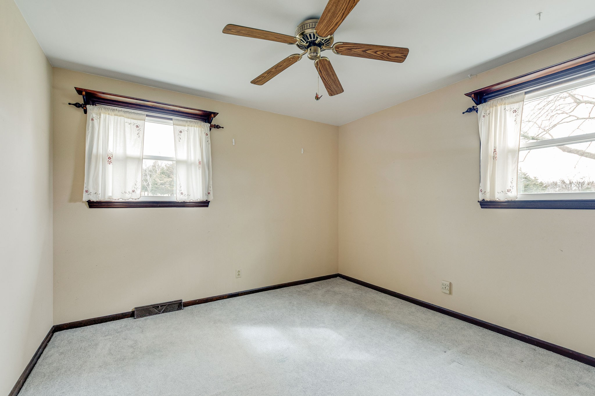 765 Lindsley Road Lebanon, TN 37090 - Photo 23 of 32 an empty room with a window and a fan