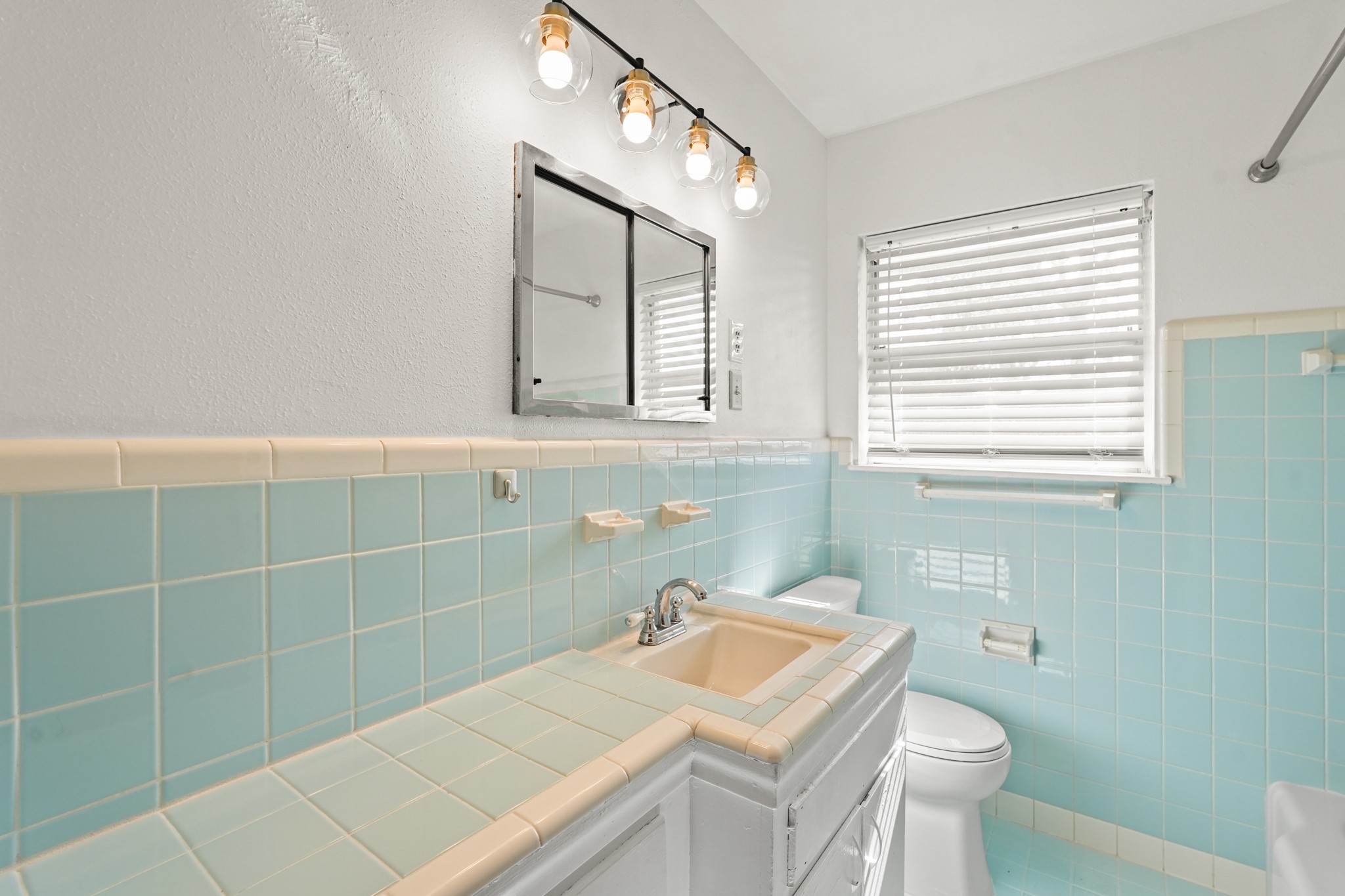 1207 Stonecrest Drive Houston, TX 77018 - Photo 21 of 34 a bathroom with a sink toilet and mirror