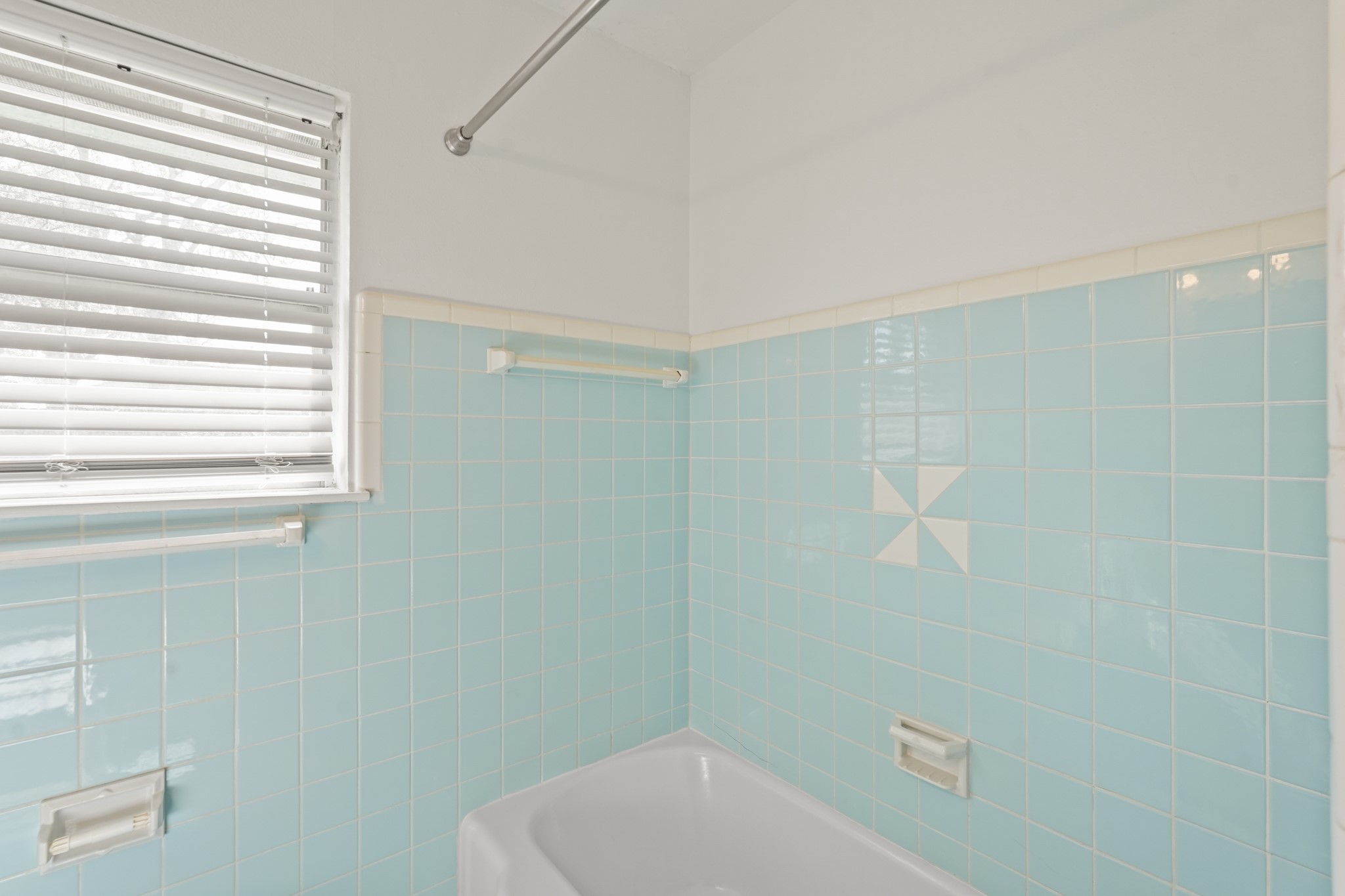 1207 Stonecrest Drive Houston, TX 77018 - Photo 22 of 34 a bathroom with a toilet and shower