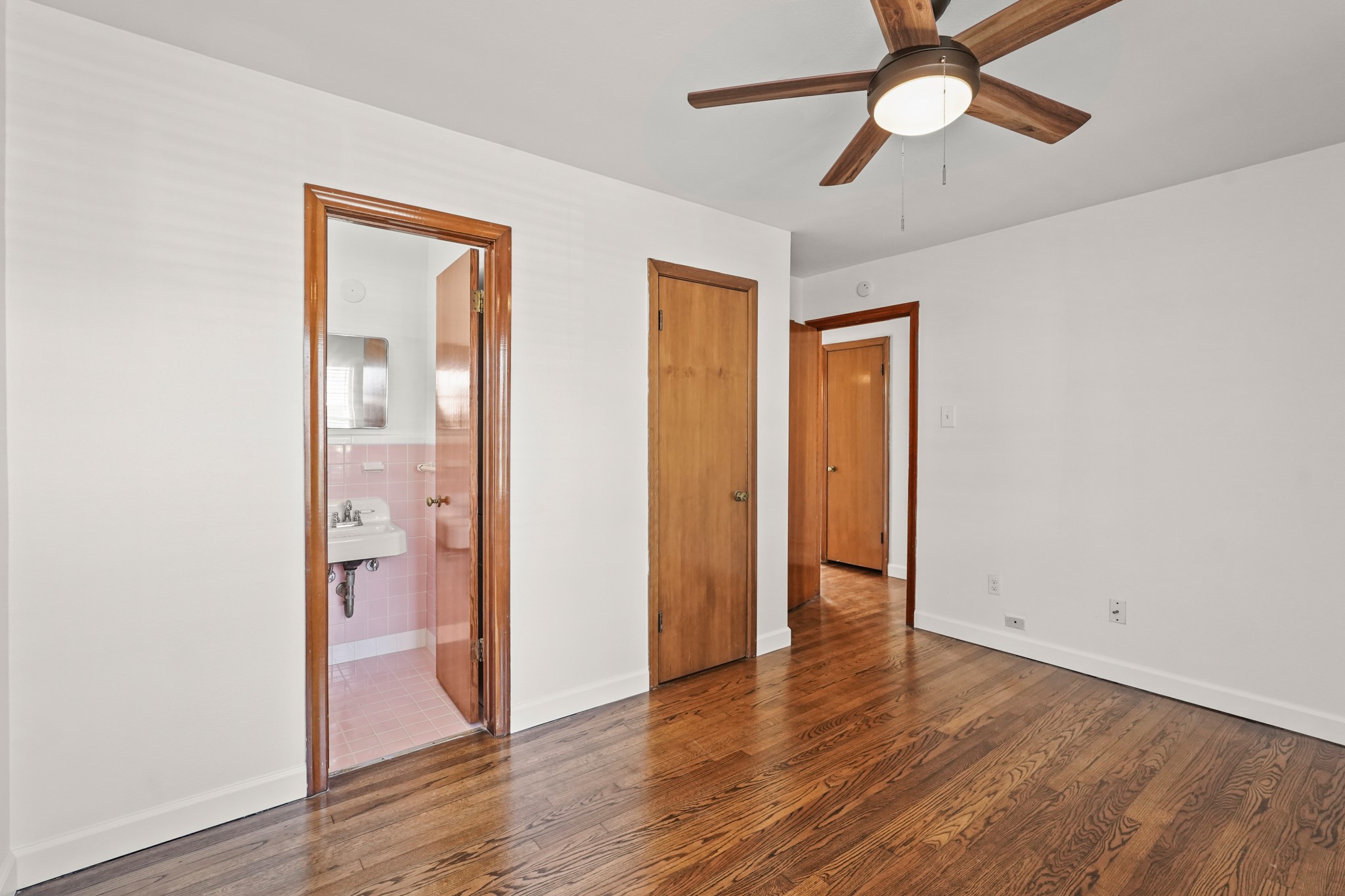 1207 Stonecrest Drive Houston, TX 77018 - Photo 29 of 34 an empty room with wooden floor and a ceiling fan