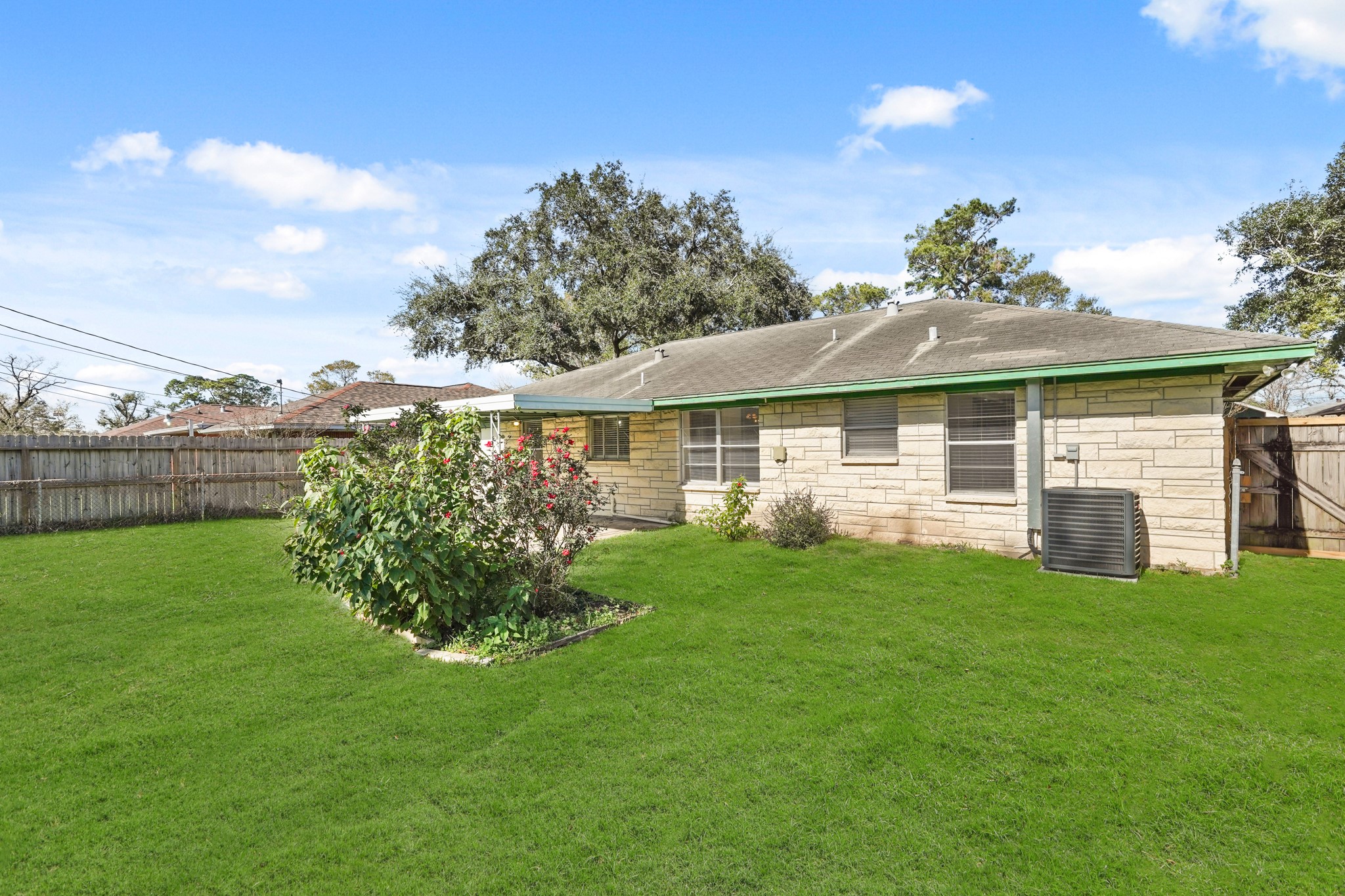 1207 Stonecrest Drive Houston, TX 77018 - Photo 7 of 34 a front view of a house with a garden