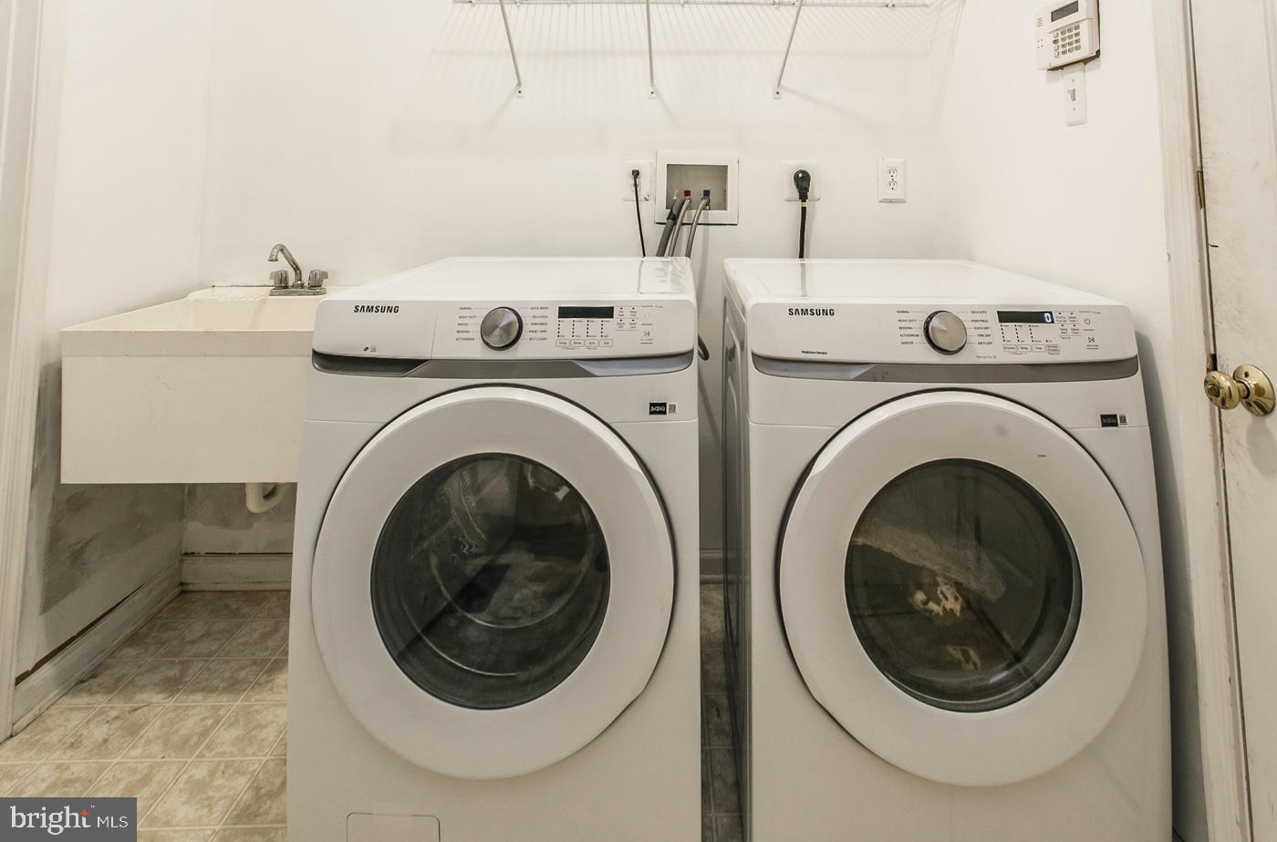 29 Eagle Road Phoenixville, PA 19460 - Photo 22 of 45 a utility room with dryer and washer