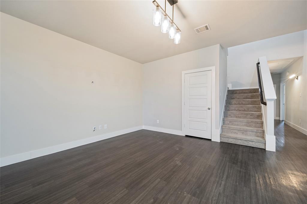 44 Kramer Lane Sanger, TX 76266 - Photo 3 of 27 Gallery Image 3