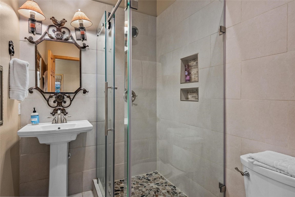 36 Wagon Road Breckenridge, CO 80424 - Photo 20 of 50 Study - Ensuite Bathroom