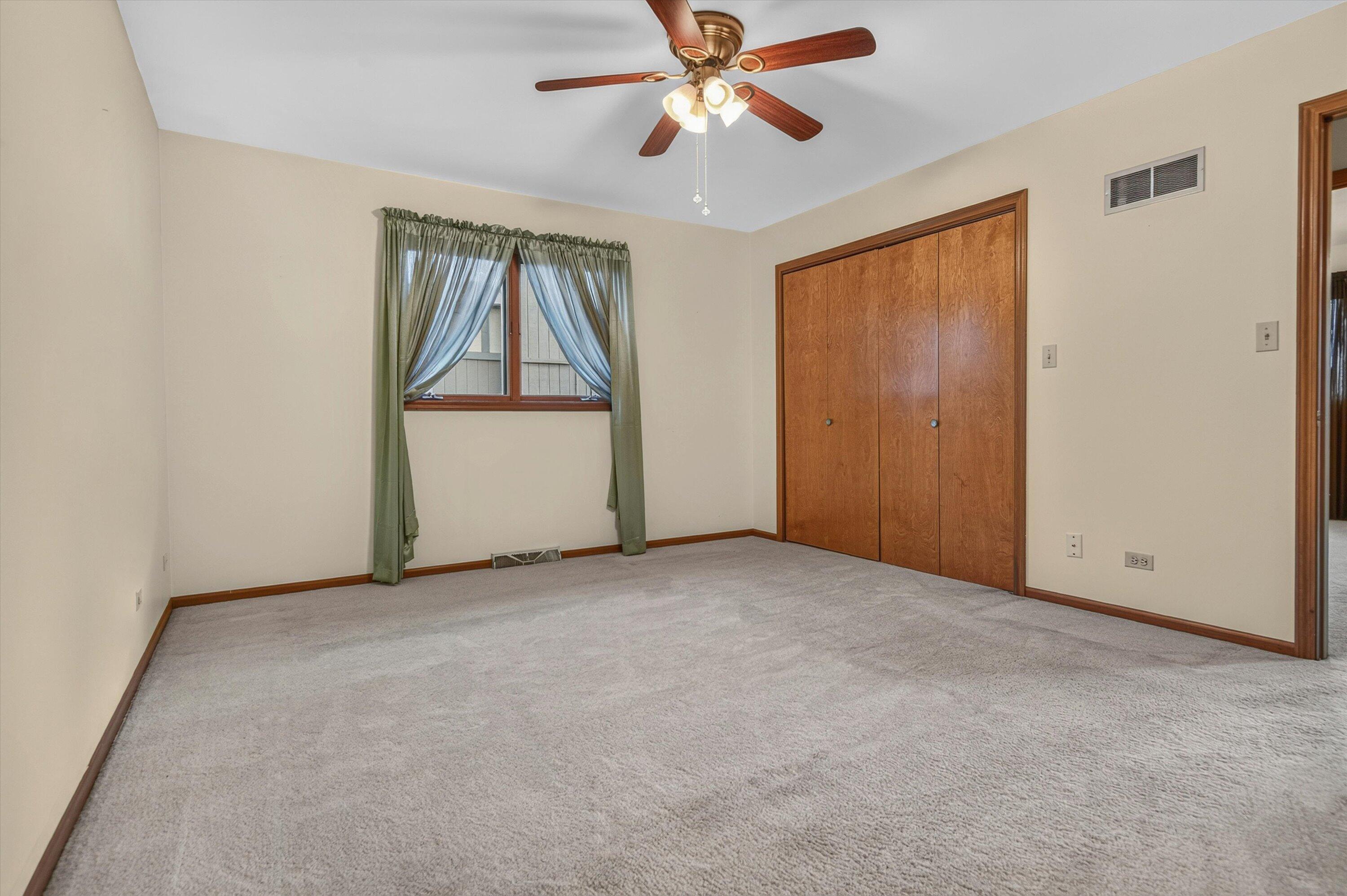 321 North True Street Griffith, IN 46319 - Photo 11 of 25 3000x1995