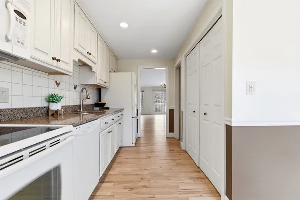 $515,000 | 25 Essex Green Lane, Unit C, Peabody, MA 01960