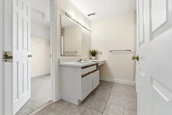 $515,000 | 25 Essex Green Lane, Unit C, Peabody, MA 01960