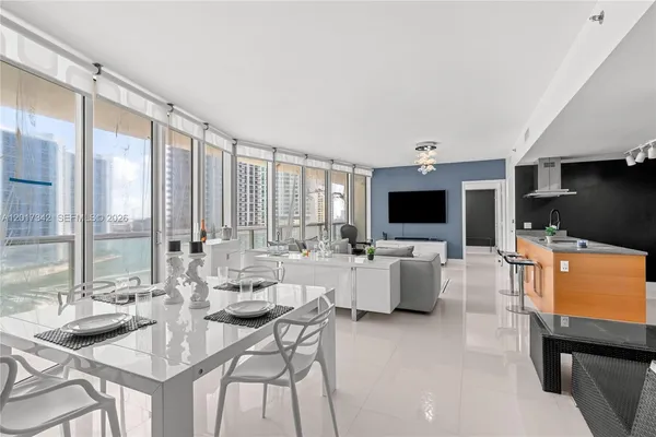 $4,400 | 495 Brickell Avenue, Unit 1704, Miami, FL 33131