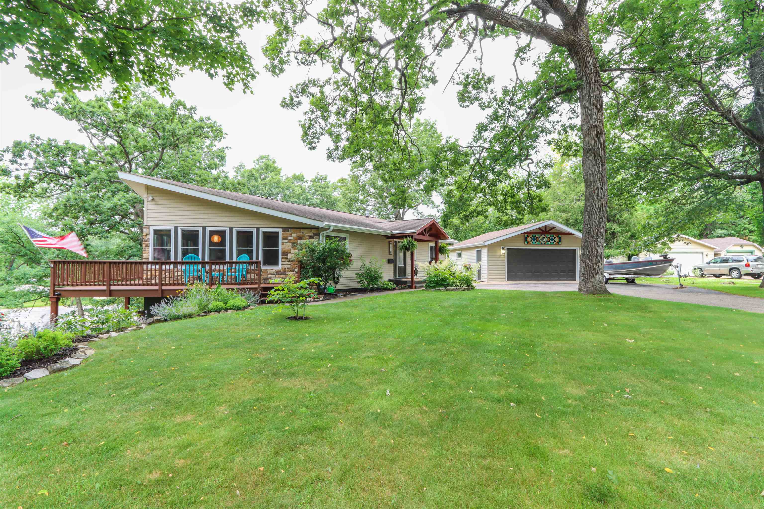 918 South Main Street Waupaca, WI 54981 - Photo 1 of 51