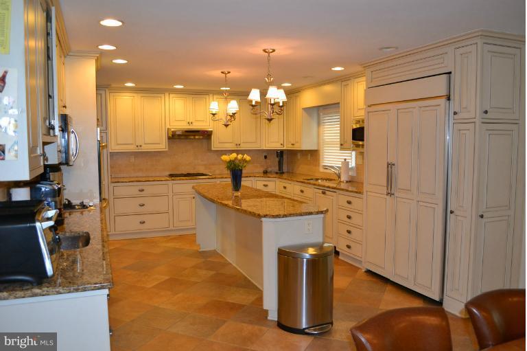 2523 Farringdon Road Baltimore, MD 21209 - Photo 1 of 22 Kitchen