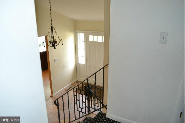 2523 Farringdon Road Baltimore, MD 21209 - Photo 14 of 22 Staircase