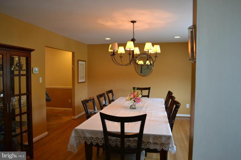 2523 Farringdon Road Baltimore, MD 21209 - Photo 17 of 22 Dining Room