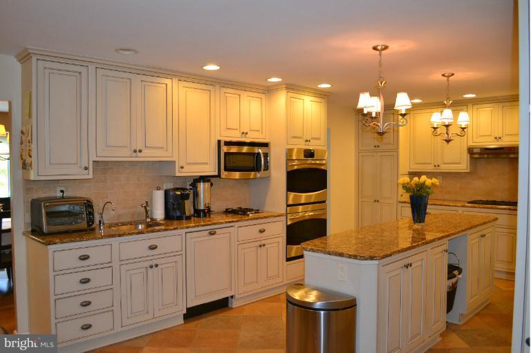 2523 Farringdon Road Baltimore, MD 21209 - Photo 10 of 22 Kitchen #5