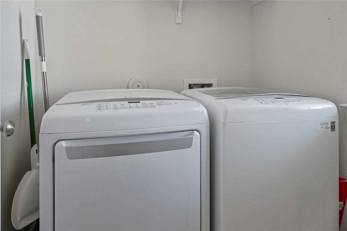 13001 Hymeadow Drive, Unit 31 Austin, TX 78729 - Photo 37 of 40 Laundry area featuring independent washer and dryer