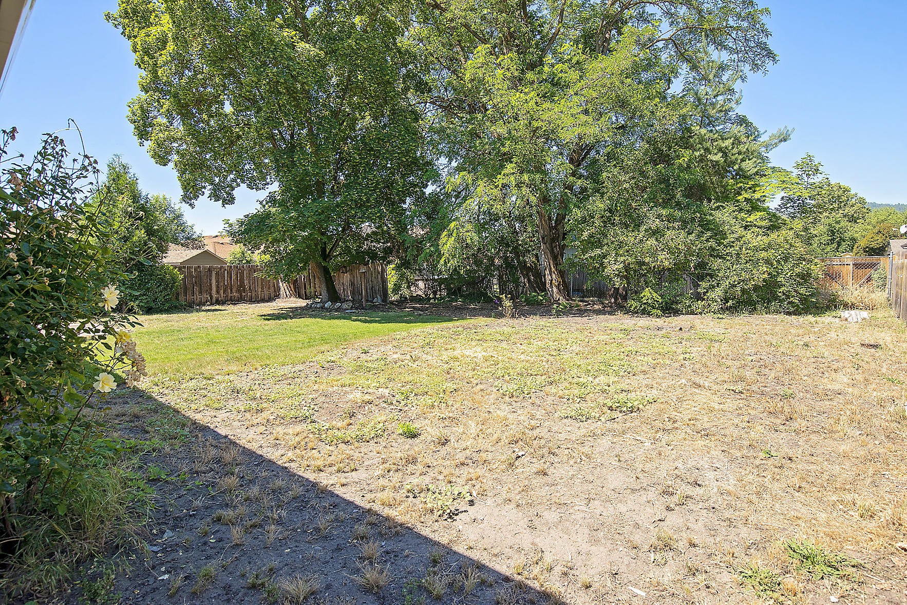 112 Vincent Avenue Central Point, OR 97502 - Photo 25 of 29 Back Yard