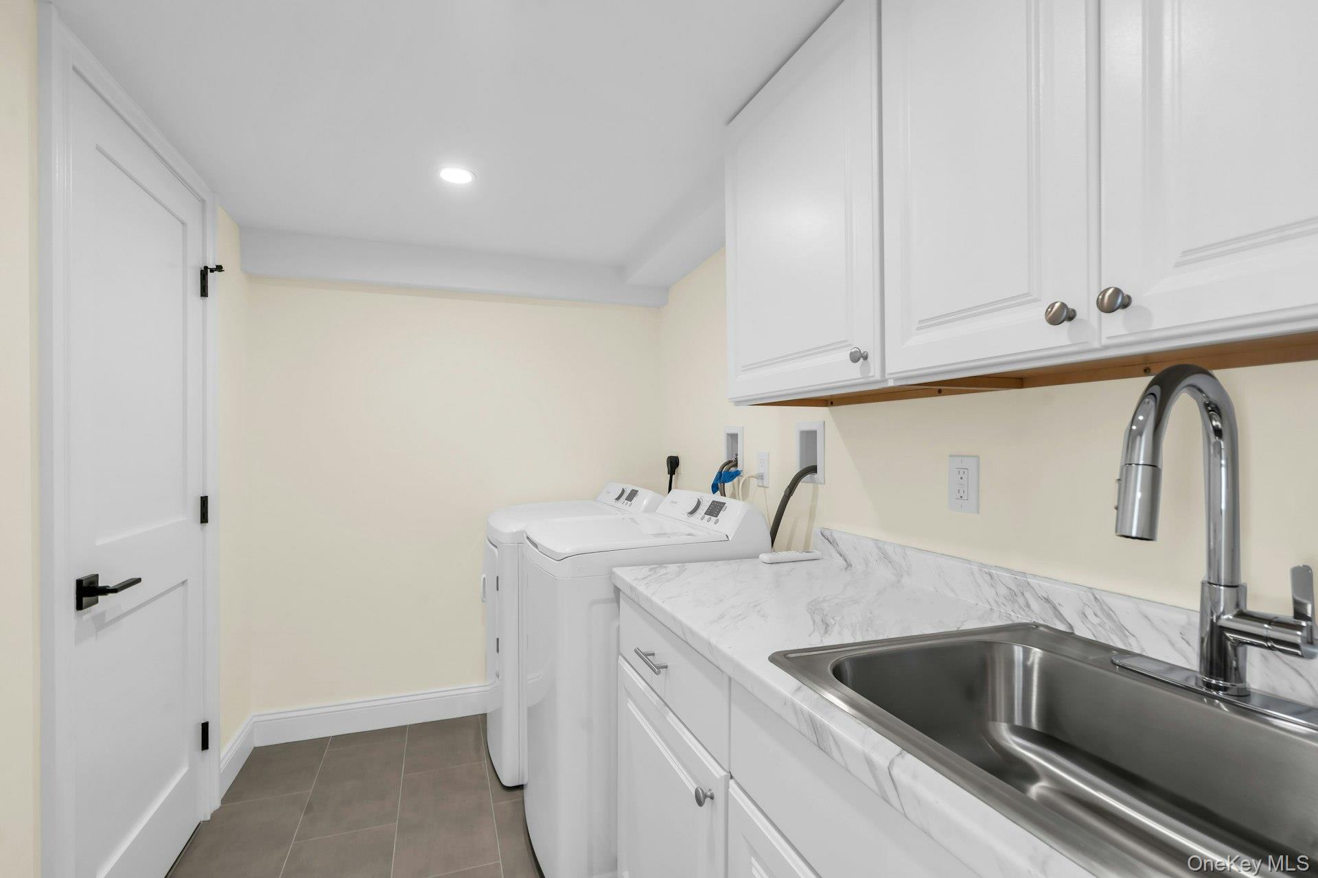 69 Edgewood Road, Unit B Port Washington, NY 11050 - Photo 13 of 13 Gallery Image 13