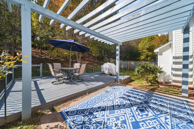 a picture of a wall with a white wall and a picture