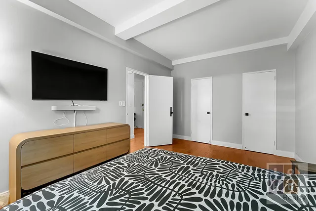 $575,000 | 550 Grand Street, Unit JGC | Lower East Side