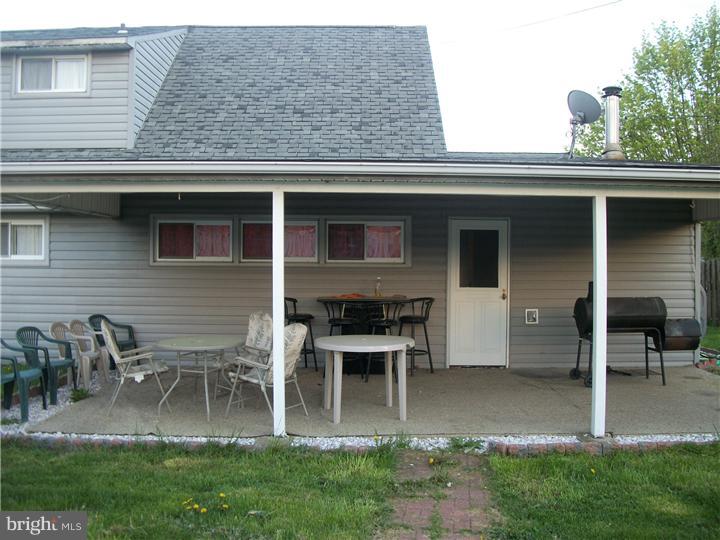 33 Peony Road Levittown, PA 19056 - Photo 22 of 25 Patio