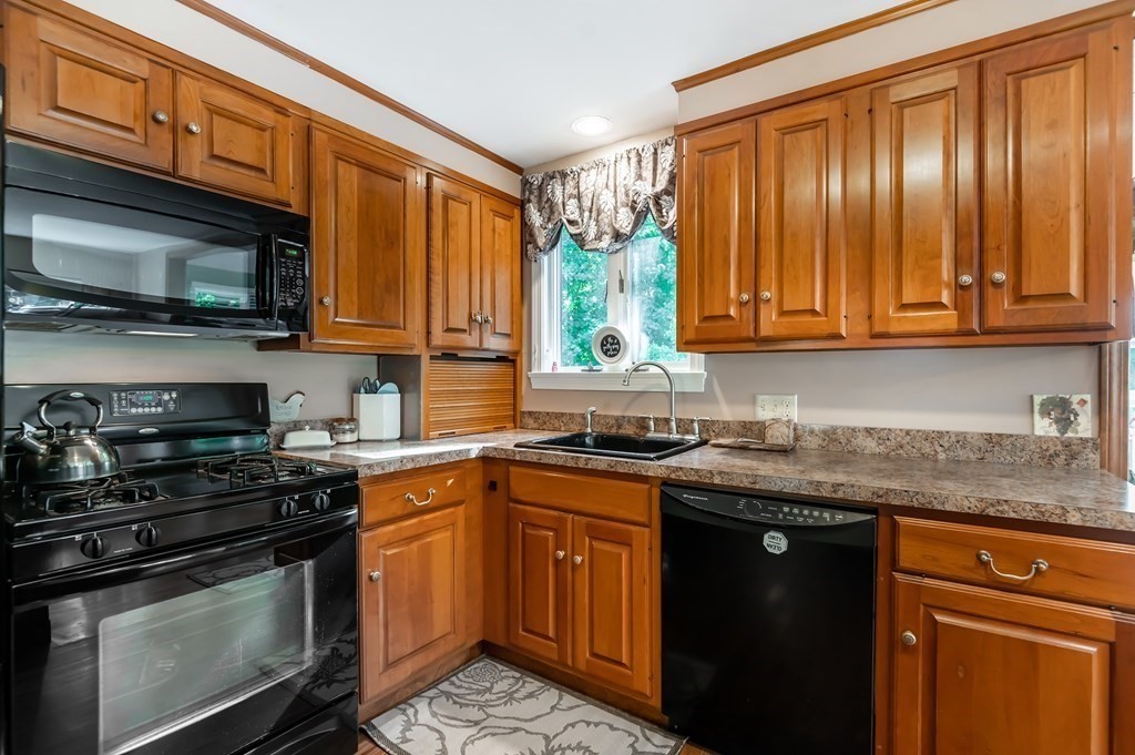 60 Dascomb Road Andover, MA 01810 - Photo 5 of 24 Gallery Image 5