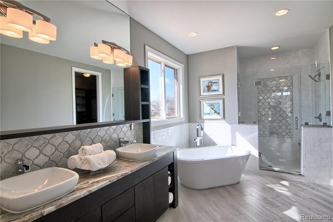 53901 Jewell Road Utica, MI 48315 - Photo 15 of 32 Master_Bathroom.jpg