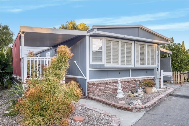 $385,000 | 4201 Topanga Canyon Boulevard, Unit 147, Woodland Hills, CA 91364