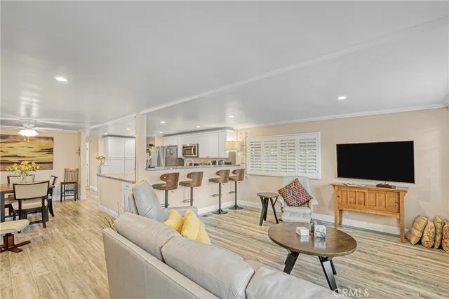 $385,000 | 4201 Topanga Canyon Boulevard, Unit 147, Woodland Hills, CA 91364