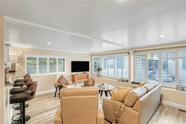 $385,000 | 4201 Topanga Canyon Boulevard, Unit 147, Woodland Hills, CA 91364