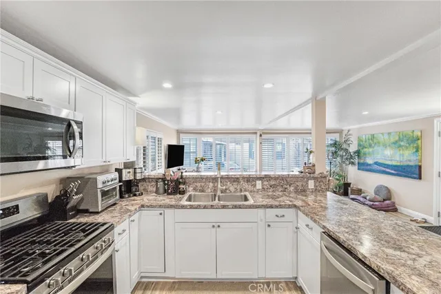 $385,000 | 4201 Topanga Canyon Boulevard, Unit 147, Woodland Hills, CA 91364