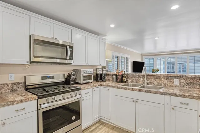 $385,000 | 4201 Topanga Canyon Boulevard, Unit 147, Woodland Hills, CA 91364