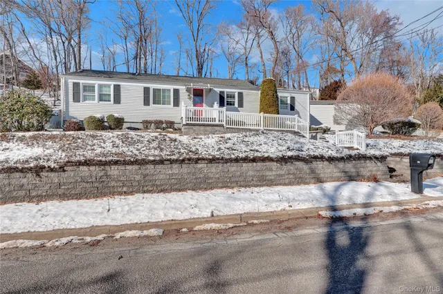 $649,990 | 81 Oakside Road, Smithtown, NY 11787