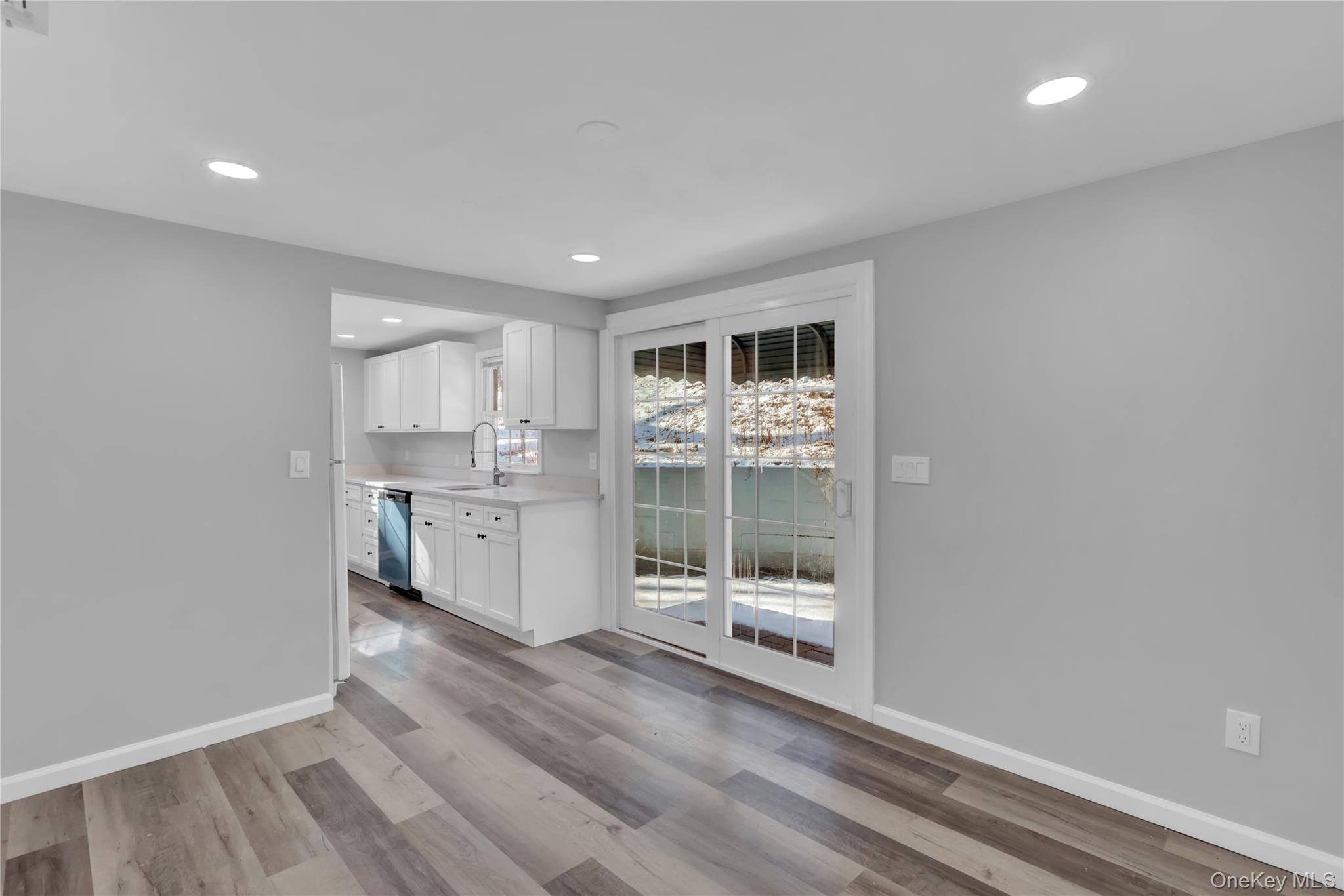 81 Oakside Road Smithtown, NY 11787 - Photo 8 of 21