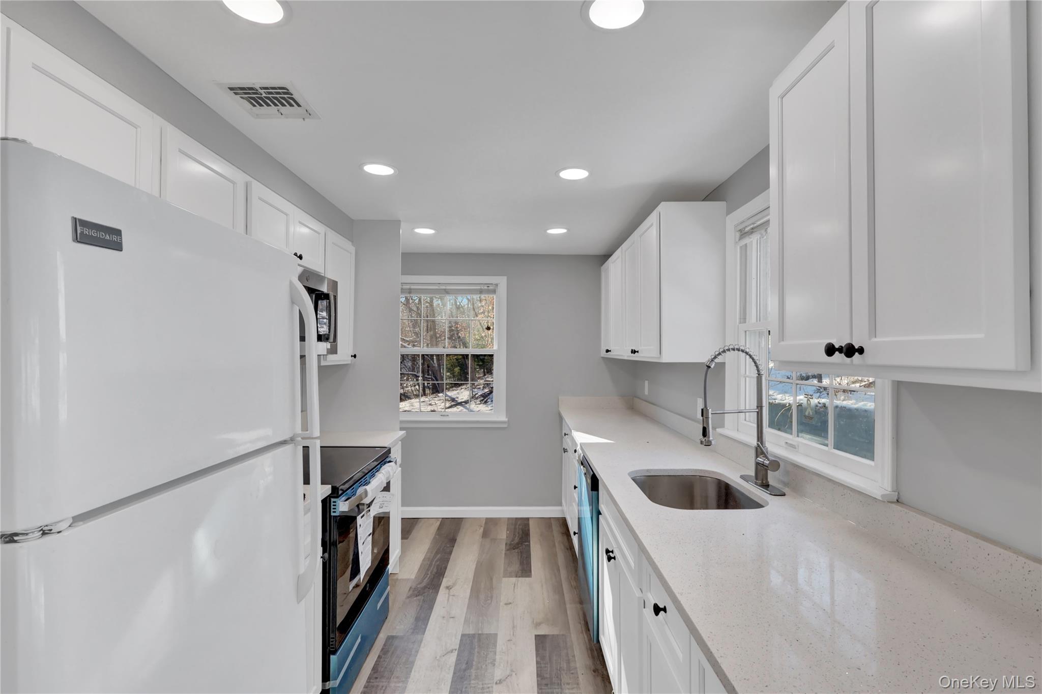 81 Oakside Road Smithtown, NY 11787 - Photo 9 of 21